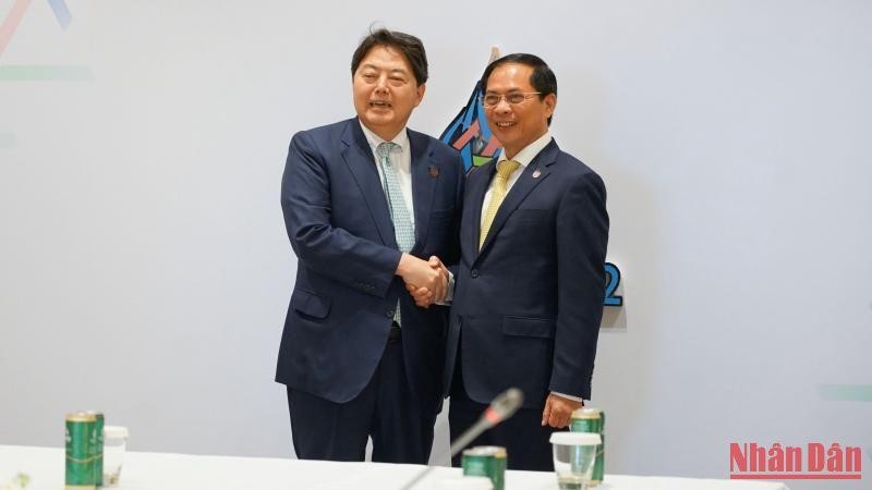 Bộ trưởng Ngoại giao Bùi Thanh Sơn gặp Bộ trưởng Ngoại giao Nhật Bản Hayashi Yoshimasa.