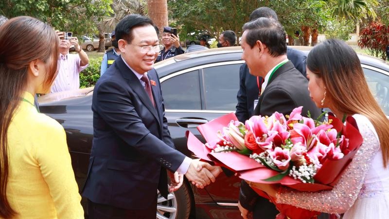 Chủ tịch Quốc hội Vương Đình Huệ và Đoàn đại biểu cấp cao Quốc hội Việt Nam đã tới thăm và làm việc tại tỉnh Kampong Thom. (Ảnh: Doãn Tấn/TTXVN)