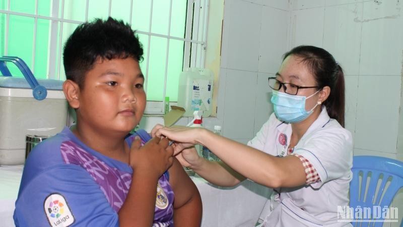 Trẻ em tại xã đảo Thạnh An, huyện Cần Giờ tiêm vaccine phòng Covid-19. (Ảnh: Thế Anh)