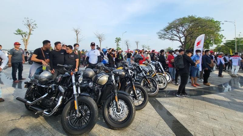2023 Kawasaki Vulcan 900 Custom Motorcycles  Motos Illimitées