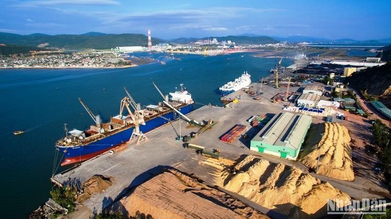 Một góc lợi thế cảng biển ở Khu kinh tế Nghi Sơn.