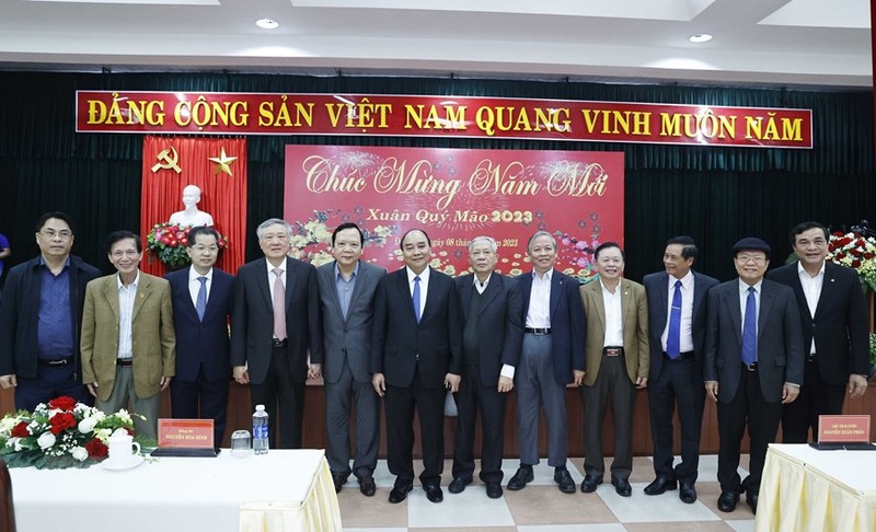 Chủ tịch nước Nguyễn Xuân Phúc và các đại biểu. (Ảnh: TTXVN)
