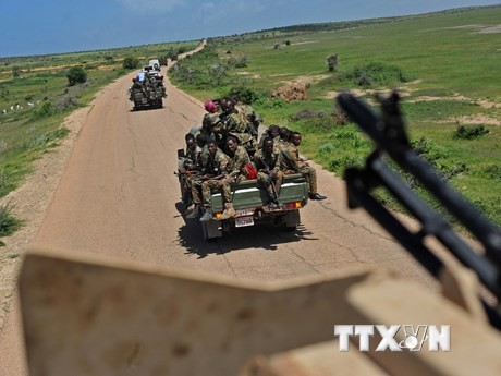 Binh sĩ Somalia tuần tra. (Ảnh: AFP/TTXVN)