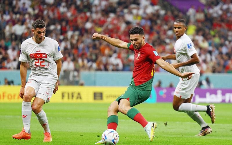 Tiền đạo Goncalo Ramos (ở giữa) lập hat-trick giúp Bồ Đào Nha thắng Thụy Sĩ.