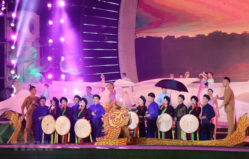 Biểu diễn dân ca quan họ Bắc Ninh. Ảnh: TTXVN