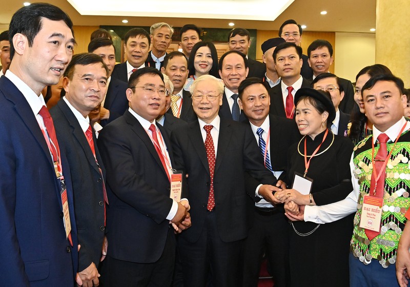 Tổng Bí thư Nguyễn Phú Trọng gặp gỡ các cán bộ Mặt trận cơ sở tiêu biểu tại buổi gặp mặt ngày 26/11/2022. Ảnh: ĐĂNG KHOA
