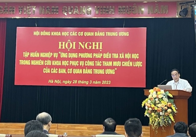 PGS, TS Vũ Văn Phúc, Phó Chủ tịch Hội đồng khoa học các cơ quan đảng Trung ương phát biểu khai mạc hội nghị.