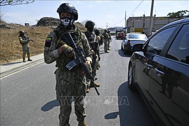 Binh sĩ Ecuador gác tại khu vực Guayaquil. (Ảnh: AFP/TTXVN)