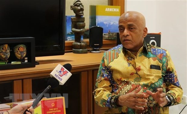 Ông Veeramalla Anjaiah trả lời phỏng vấn của phóng viên TTXVN tại Jakata. (Ảnh: Hữu Chiến/TTXVN)