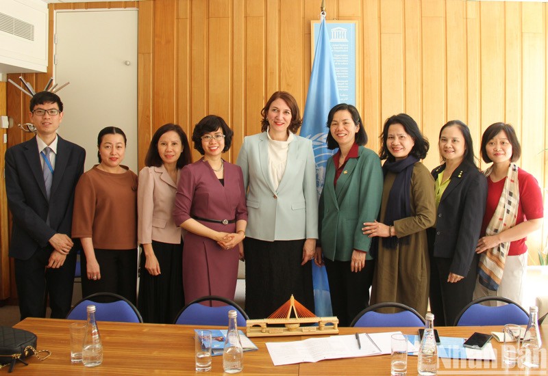 Đại sứ Tamara Rastovac Siamashvili, Chủ tịch Hội đồng Chấp hành UNESCO, tiếp Đoàn Trung ương Hội Liên hiệp Phụ nữ Việt Nam. Cùng dự có Đại sứ - Trưởng Phái đoàn thường trực Việt Nam bên cạnh UNESCO Lê Thị Hồng Vân. (Ảnh: Khải Hoàn)