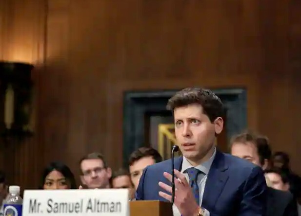 CEO của OpenAI Samuel Altman điều trần trước Quốc hội Mỹ. (Ảnh REUTERS)