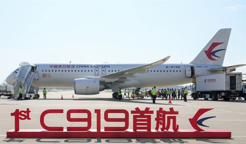 Máy bay chở khách cỡ lớn C919 do Trung Quốc chế tạo hoàn thành chuyến bay thương mại đầu tiên. (Ảnh: Tân Hoa Xã）