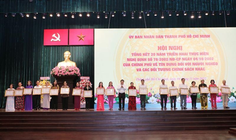 Ủy ban nhân dân Thành phố Hồ Chí Minh trao Bằng khen cho các tập thể và cá nhân có thành tích xuất sắc trong 20 năm triển khai thực hiện Nghị định 78.