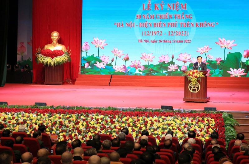 Bí thư Thành ủy Hà Nội Đinh Tiến Dũng đọc diễn văn tại lễ kỷ niệm.