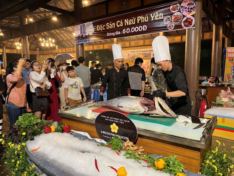 Biểu diễn ẩm thực tại Lễ hội Văn hóa Ẩm thực, Món ngon Saigontourist Group 2022.