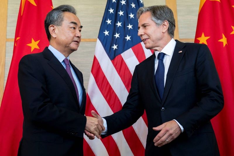 Chủ nhiệm Văn phòng Ủy ban công tác đối ngoại Trung ương Đảng Cộng sản Trung Quốc Vương Nghị và Bộ trưởng Ngoại giao Mỹ Antony Blinken trong một cuộc gặp năm 2022. (Ảnh Reuters)