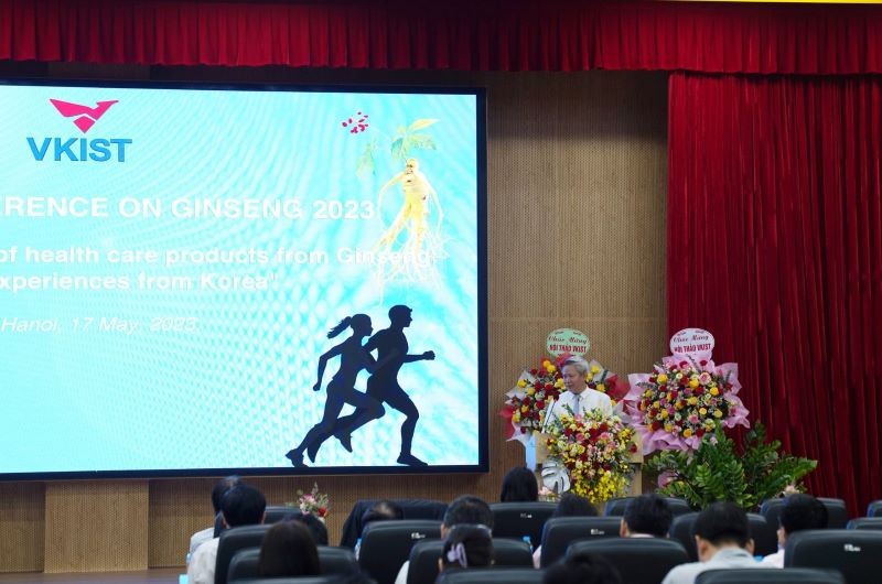 Lãnh đạo Viện Hàn lâm Khoa học và Công nghệ Việt Nam-Hàn Quốc phát biểu tại hội thảo.