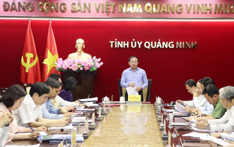 Ban Thường vụ Tỉnh ủy Quảng Ninh họp xem xét, thi hành kỷ luật đối với cán bộ, đảng viên vi phạm.
