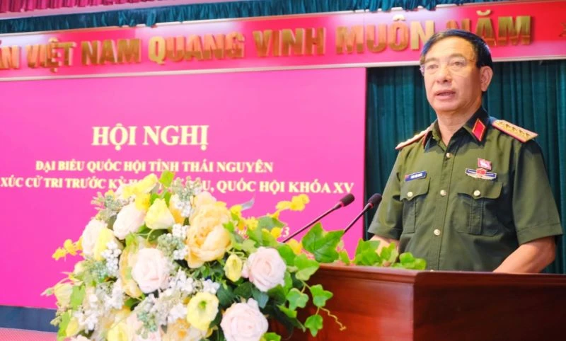 Đại tướng Phan Văn Giang phát biểu ý kiến với cử tri thành phố Sông Công (Thái Nguyên).