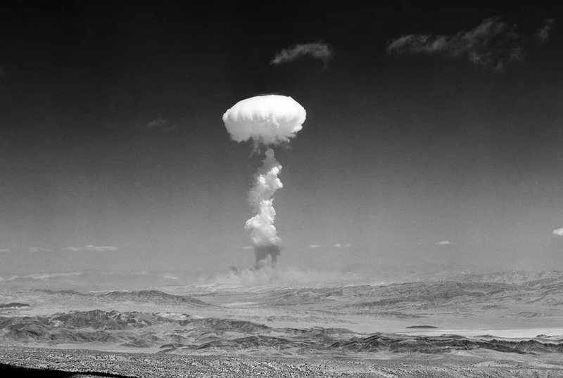 Một cột khói hình nấm trong vụ thử hạt nhân tại Nevada (Mỹ) năm 1952. (Ảnh: AP)
