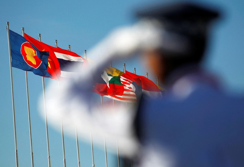 Cờ của các quốc gia Đông Nam Á tại Trung tâm Hội nghị quốc tế Myanmar tại Naypyitaw, tháng 11/2014. (Ảnh: Reuters)