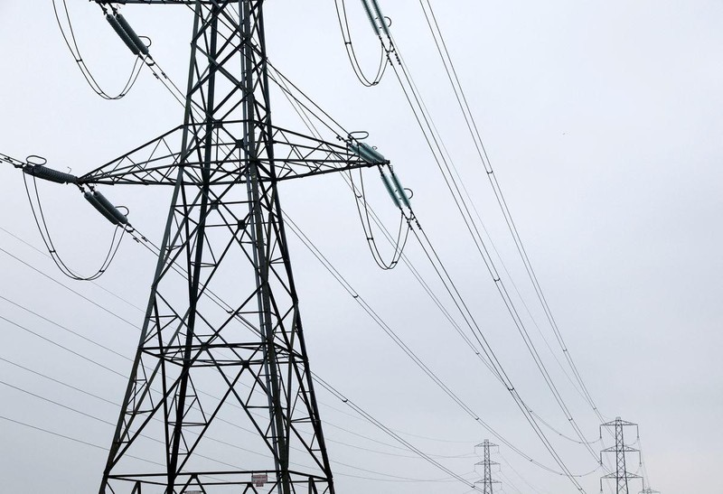 Hệ thống cột điện tại Wellingborough, Anh, ngày 30/3/2022. (Ảnh: Reuters)