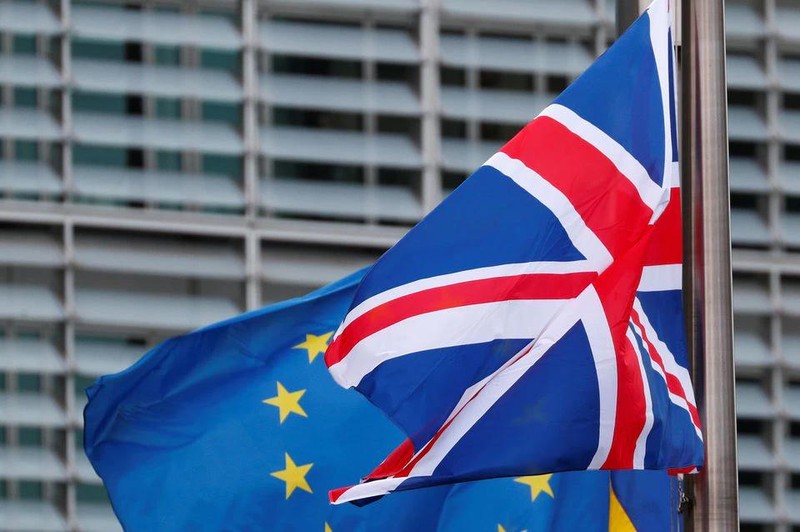 Cờ của Anh và của EU. (Ảnh: Reuters)