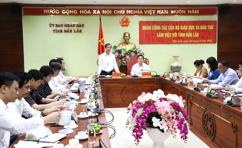 Bộ trưởng Giáo dục và Đào tạo Nguyễn Kim Sơn cho biết sẽ xây dựng Đắk Lắk trở thành trung tâm giáo dục-đào tạo của vùng Tây Nguyên.
