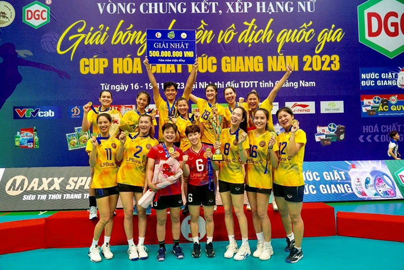 Nữ Ninh Bình LPBank lần đầu tiên vô địch Giải Vô địch quốc gia. 