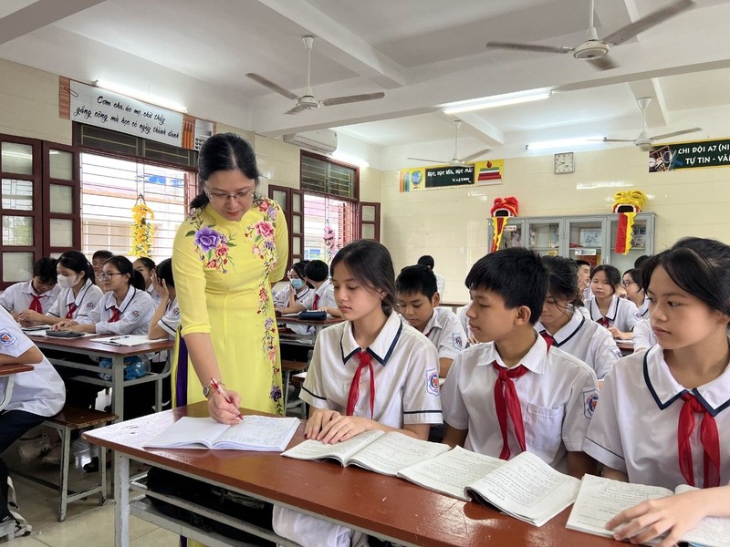 Cô trò Trường THCS Lương Khánh Thiện (quận Kiến An, TP Hải Phòng) trong giờ dạy môn vật lý.