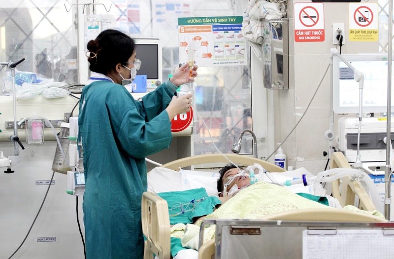 Trực điều trị bệnh nhân tại Bệnh viện Bạch Mai trong dịp Tết Quý Mão. Ảnh: Bệnh viện Bạch Mai