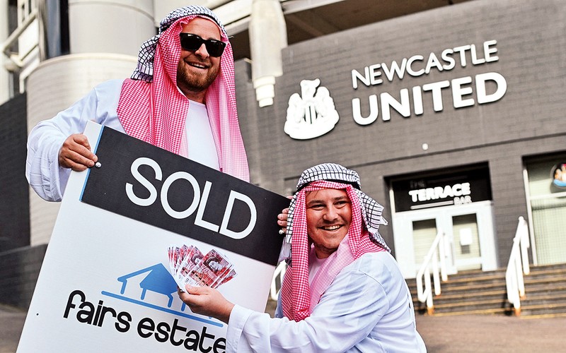 Mua lại Newcastle chỉ là bước đầu trong tham vọng của các tỷ phú Ả Rập. Ảnh trong bài | GETTY