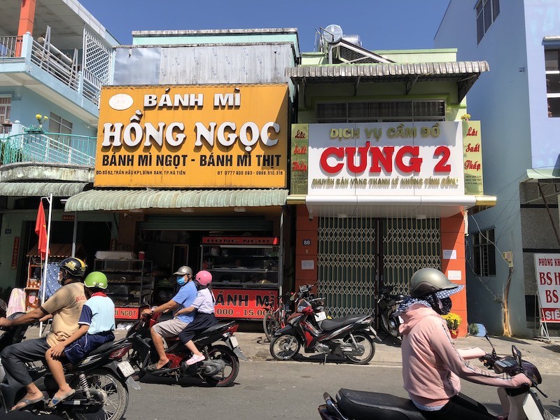 Tiệm cầm đồ của vợ chồng ông Chang Hồi Cưng.