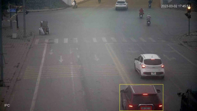 Camera an ninh ghi lại hình ảnh phương tiện vi phạm giao thông tại thành phố Bắc Giang.