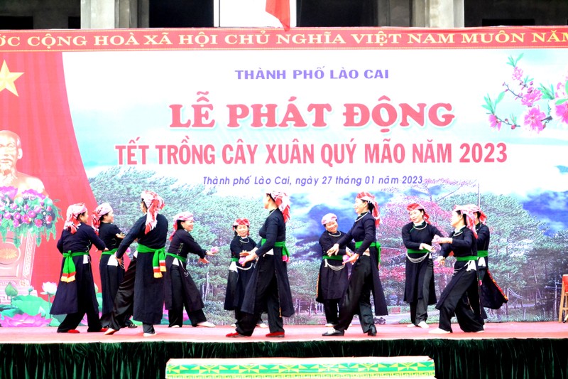 Lễ ra quân trồng cây đầu Xuân 2023 được tổ chức tại khuôn viên Trường THPT dân tộc nội trú Lào Cai, ở thành phố Lào Cai. 
