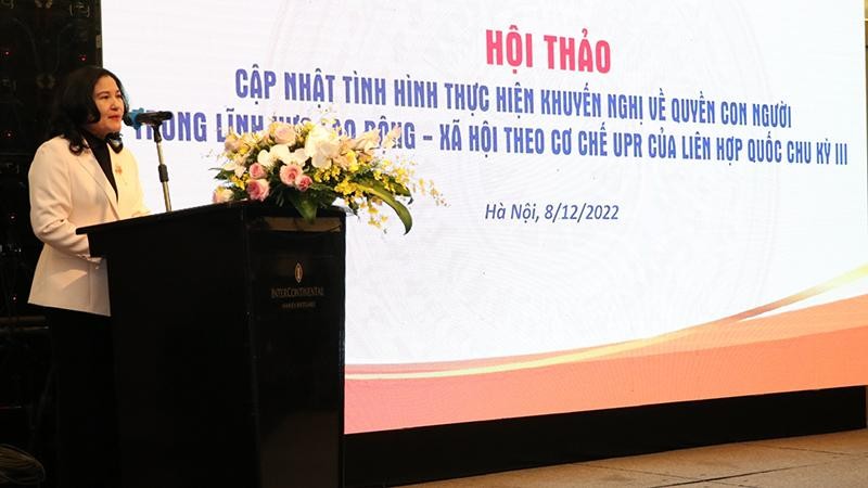 Thứ trưởng Lao động-Thương binh và Xã hội Nguyễn Thị Hà phát biểu tại hội thảo.