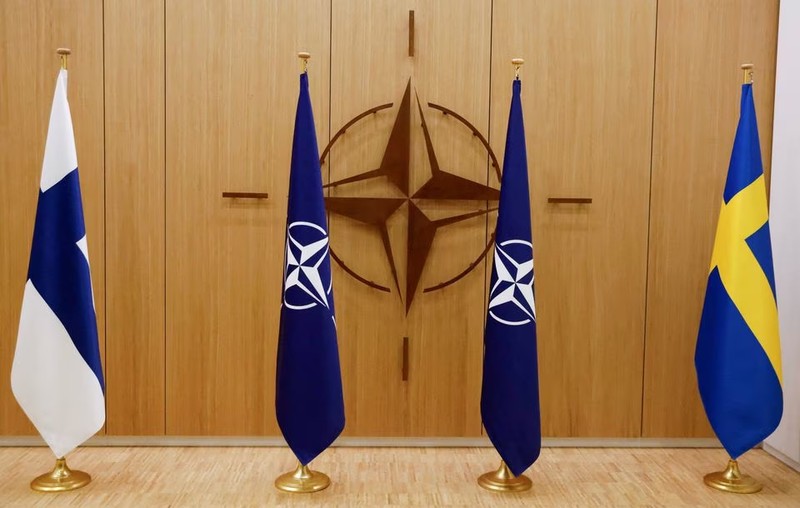 Các lá cờ của Phần Lan, NATO và Thụy Điểm trong một lễ kỷ niệm đánh dấu việc hai nước này nộp đơn xin gia nhập Tổ chức Hiệp ước Bắc Đại Tây Dương tại Brussels, Bỉ, ngày 18/5/2022. (Ảnh: Reuters)