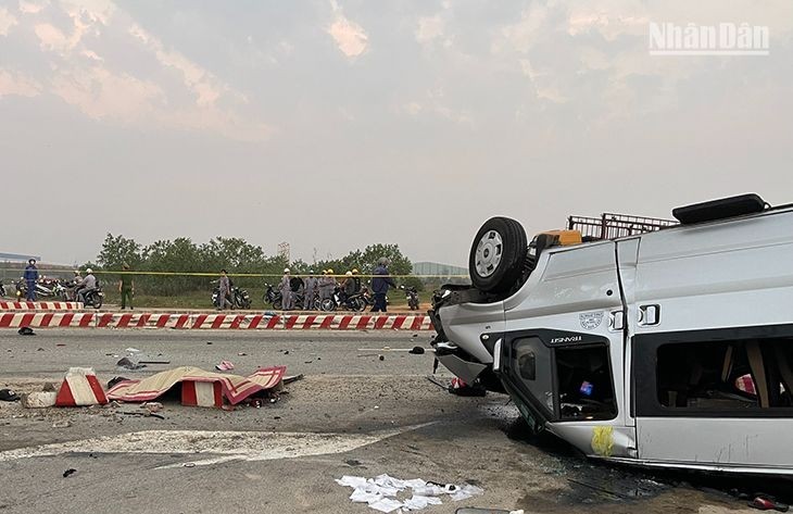 Hiện trường vụ tai nạn giao thông đặc biệt nghiêm trọng tại Quảng Nam ngày 14/2/2023. (Ảnh: Quốc Việt)