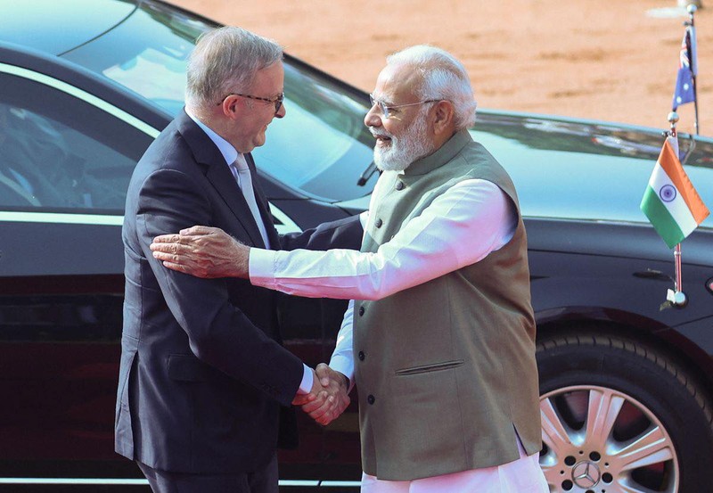 Thủ tướng Ấn Độ Narendra Modi (phải) và người đồng cấp Australia Anthony Albanese. (Ảnh: Reuters)