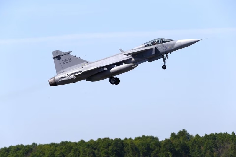 Máy bay chiến đấu Saab JAS 39 Gripen của Không quân Thụy Điển cất cánh trong cuộc tập trận AFX 18 tại căn cứ không quân quân sự Amari, Estonia ngày 25/5/2018. (Ảnh: Reuters/Ints Kalnins)