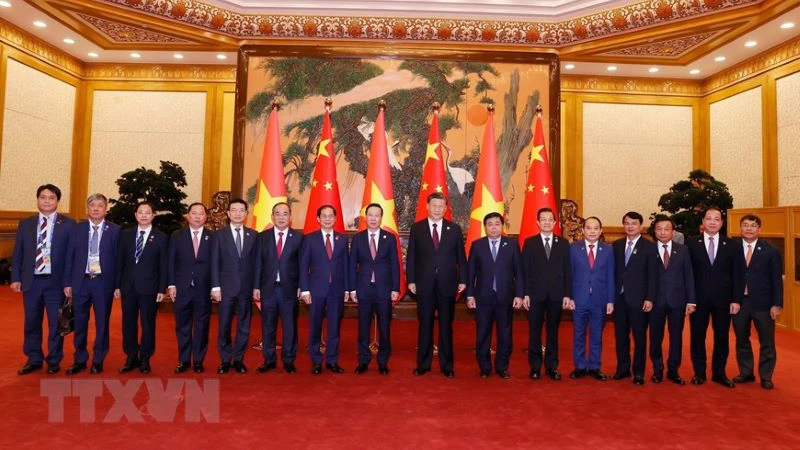 Chủ tịch nước Võ Văn Thưởng và Tổng Bí thư, Chủ tịch Trung Quốc Tập Cận Bình với các đại biểu hai nước. (Ảnh: Thống Nhất/TTXVN)
