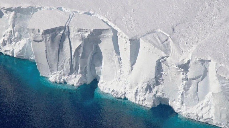 Thềm băng Getz cao 60m ở Nam Cực. (Ảnh: Reuters)