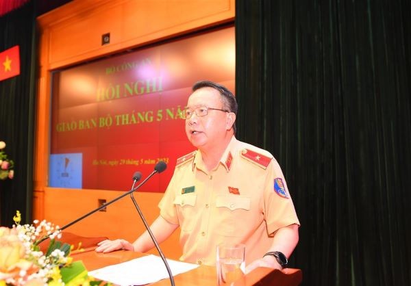 Thiếu tướng Nguyễn Văn Trung, Cục trưởng Cảnh sát giao thông phát biểu tại hội nghị giao ban Bộ Công an tháng 5/2023.
