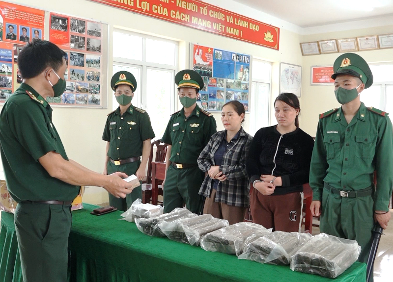 Bộ đội biên phòng đấu tranh với đối tượng mua bán trái phép vật liệu nổ, phân tích tác hại của hành vi sử dụng vật liệu nổ trong khai thác hải sản.