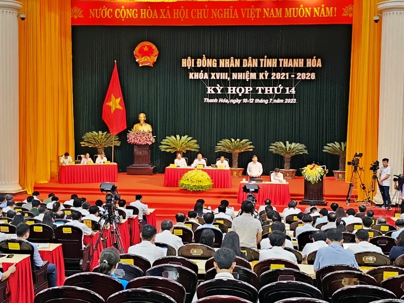 Quang cảnh buổi chất vấn của Hội đồng nhân dân tỉnh Thanh Hóa.