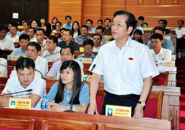 Đại biểu HĐND tỉnh Hưng Yên tham gia ý kiến tại kỳ họp.