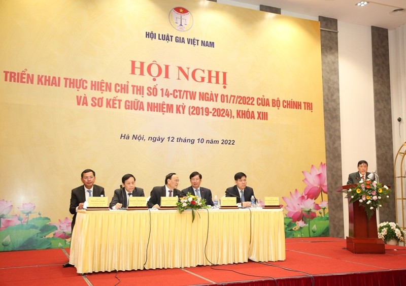 Hội nghị triển khai thực hiện Chỉ thị số 14-CT/TW của Bộ Chính trị và sơ kết giữa nhiệm kỳ 2019-2024 của Hội Luật gia Việt Nam. (Ảnh: Báo Quân đội nhân dân)