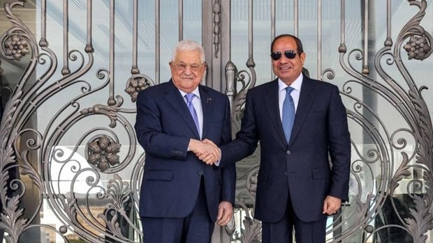 Tổng thống Ai Cập Abdel-Fattah El-Sisi tiếp Tổng thống Palestine Mahmoud Abbas tại thành phố El Alamein (Ai Cập), ngày 31/7/2023. (Nguồn: Arab News/TTXVN)