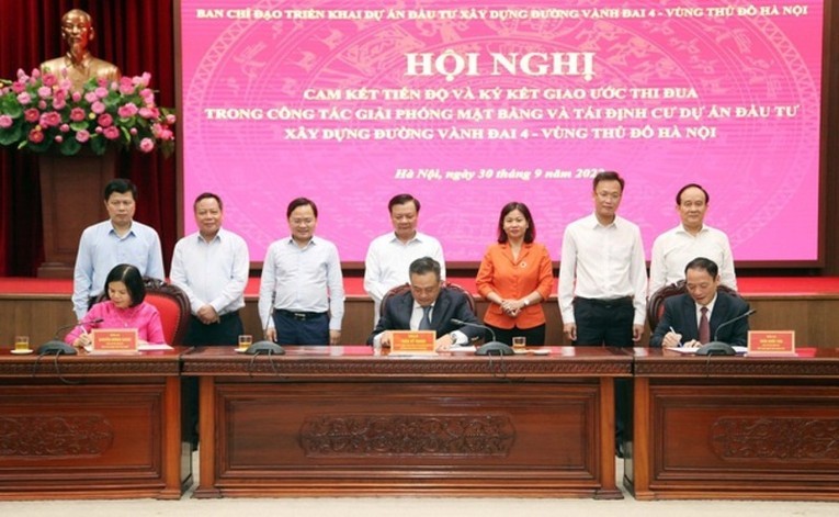 Lãnh đạo thành phố Hà Nội, tỉnh Bắc Ninh, tỉnh Hưng Yên ký giao ước thi đua công tác giải phóng mặt bằng dự án đường Vành đai 4-Vùng Thủ đô.