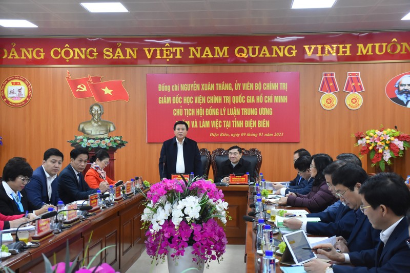 Đồng chí Nguyễn Xuân Thắng phát biểu tại buổi làm việc với Ban Thường vụ Tỉnh ủy Điện Biên.